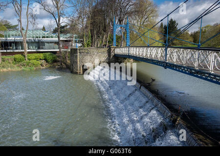The Mill Bridge over weir on the River Leam in Leamington Spa, Warwickshire Stock Photo