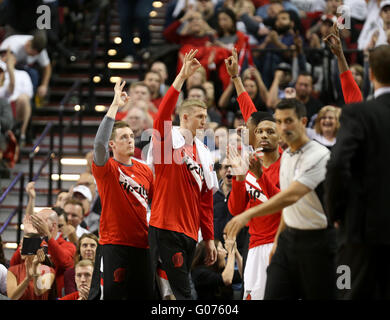 Portland, Oregon, USA. 29th April, 2016. The Blazers bench reacts to a play. The Portland Trail Blazers hosted the Los Angeles Clippers at the Moda Center on April 29, 2016. 29th Apr, 2016. Photo by David Blair Credit:  David Blair/ZUMA Wire/Alamy Live News Stock Photo
