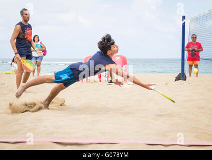 Glorious sunshine in Las Palmas, Gran Canaria, Canary Islands, Spain, 30th April 2016. Weather: The world`s top Beach tennis players at weekend international tournament on Las Canteras beach in Las Palmas, the capital of Gran Canaria Credit:  Alan Dawson News/Alamy Live News Stock Photo