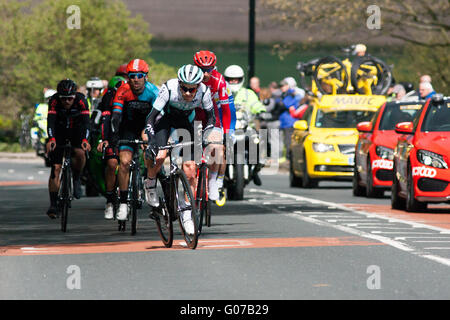 Harewood, England 30th April 2016. Lead riders climb towards the summit of Cote de Harewood over a minuite ahead of the main peloton Credit: Dan Cooke/Alamy Live News Stock Photo