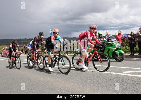 Harewood, England 30th April 2016. Lead riders climb towards the summit of Cote de Harewood over a minuite ahead of the main peloton Credit: Dan Cooke/Alamy Live News Stock Photo