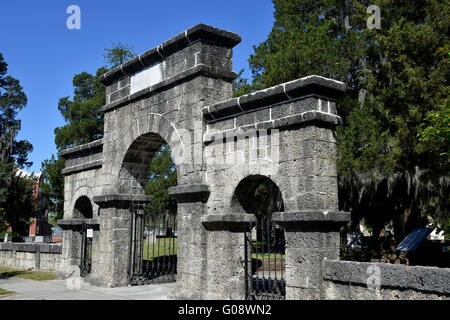 New Bern, North Carolina:  Weeping Arch Gate at historic Cedar Grove Cemetery on Queen Street Stock Photo