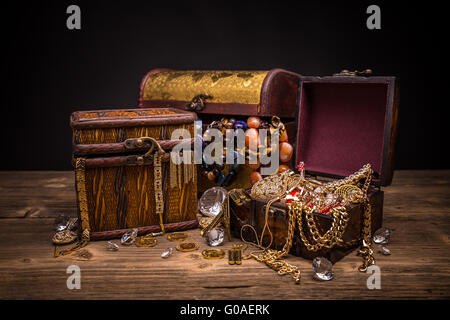 Small treasure chest Stock Photo - Alamy