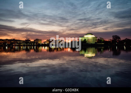 WASHINGTON, D.C., United States — The Jefferson Memorial, a neoclassical monument dedicated to Founding Father Thomas Jefferson, stands elegantly on the shore of the Tidal Basin in Washington, D.C. This iconic structure, with its domed rotunda and columned portico, is one of the capital's most recognizable and cherished landmarks. Stock Photo