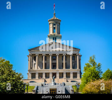 A straight on direct full view of the historic Greek Revival building, State Capitol in Nashville, TN with statue Edward Carmack Stock Photo