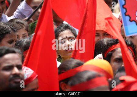 Dhaka, Bangladesh. 1st May, 2016. Garment workers and activists attend a procession to mark May Day or International Workers Day in Dhaka, Bangladesh on 1st May, 2016. Activists around the world mark international workers' day with marches demanding better working conditions, more jobs and higher wages. Credit:  Rehman Asad/Alamy Live News Stock Photo