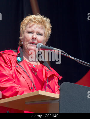 Copenhagen, Denmark, 1st May, 2016. The chairwoman of the Danish confederation of trade unions, LO, Lizette Risgaard, speaks at The International Workers’ Day, Labour Day, in Faelledparken, the Copenhagen Common. A popular campaign and festival day full of political speeches and entertainment. Credit:  Niels Quist/Alamy Live News Stock Photo