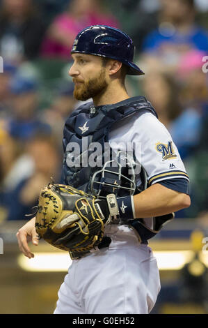 Milwaukee, WI, USA. 30th Apr, 2016. Milwaukee Brewers catcher Jonathan Lucroy #20 during the Major League Baseball game between the Milwaukee Brewers and the Miami Marlins at Miller Park in Milwaukee, WI. John Fisher/CSM/Alamy Live News Stock Photo