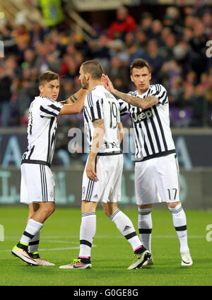 ITALY, Florence: Juventus's forward Mario Mandzukic (R)with Juventus's defender Leonardo Bonucci (C) and Juventus's forward Paul Stock Photo