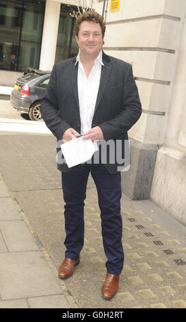 various celebrities seen arriving at BBC Radio 2  Featuring: Michael Ball Where: London, United Kingdom When: 31 Mar 2016 Stock Photo