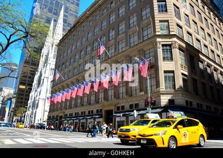 A Fifth Avenue view showing Sak's department store Stock Photo