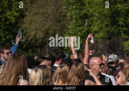 London, UK. 1st May, 2016. People, taking advantage of the spring weather, gather for an impromptu party after speakers and a sound system are set up on Clapham common next to the Windmill pub. Credit:  Guy Bell/Alamy Live News Stock Photo
