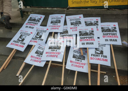 London, UK. 1st May, 2016. Socialists celebrating international Workers Day including many from London's international and migrant communities gather at Clekenwell Green where they are addressed by Labour leader Jeremy Corbyn and TUC General Secretary  Frances O'Grady before marching through London. Worker's Liberty placards . Peter Marshall/Alamy Live News Stock Photo