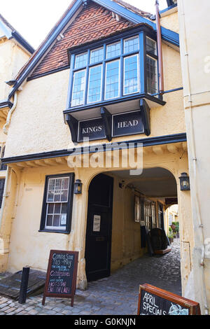 Kings Head 15th Century Coaching Inn Owned By The National Trust Kings Head Passage Aylesbury Buckinghamshire UK Stock Photo