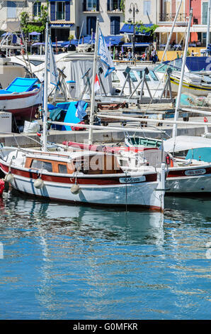 PORT DE CASSIS ET SES BATEAUX, CASSIS, BDR  FRANCE 13 Stock Photo