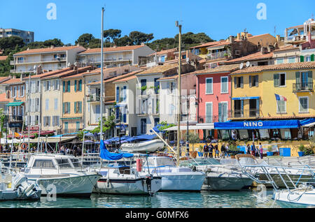 PORT DE CASSIS ET SES BATEAUX, CASSIS, BDR  FRANCE 13 Stock Photo