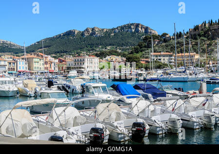 PORT DE CASSIS ET SES BATEAUX, CASSIS, BDR  FRANCE 13 Stock Photo