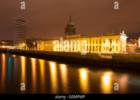 Dublin Custom house at the Liffey river at night in Dublin, Ireland Stock Photo