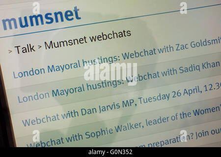 Mumsnet webchats with 2016 London Mayor candidates displayed on the screen of a tablet. Stock Photo