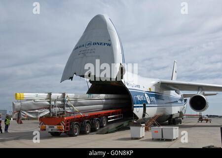 Volga-Dnepr Airlines, Antonov An-124-100 Commercial transport aircraft. Forward and rear cargo doors open for drive through acce Stock Photo