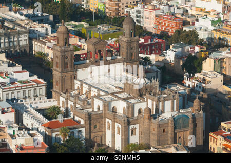 Espagne, Iles Canaries, Grande Canarie, ville de Las Palmas de Gran Canaria, Cathedrale de Santa Ana  (vue aerienne) // Spain, C Stock Photo