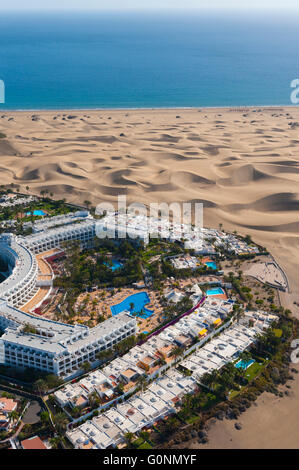 Espagne, Iles Canaries, Grande Canarie, Maspalomas, dunes et Hotel Riu Palace  (vue aerienne) // Spain, Canary islands, Gran Can Stock Photo