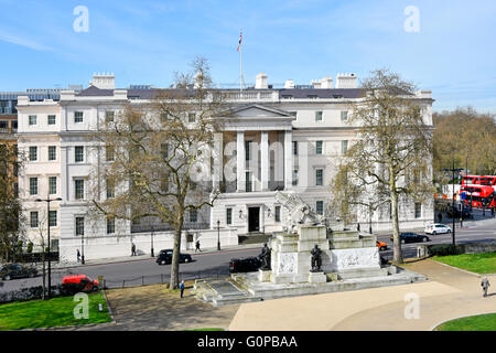 Lanesborough Neoclassical five star Hotel formerly St George’s Hospital with Royal Artillery Memorial in front at Hyde Park Corner London England UK Stock Photo