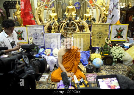 Bangkok, Thailand. 3rd May, 2016. Thai Buddhist monk Phra Prommangkalachan speaks to members of the media at Wat Traimit temple in Bangkok. The Thai Buddhist monk became famous and well known as a magic monk as he is credited to be a part of Leicester City's success after he traveled several times to King Power Stadium in England. Credit:  Piti A Sahakorn/Alamy Live News Stock Photo