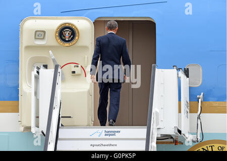 Hanover, Germany. 25th Apr, 2016. US President Barack Obama boards Air Force One upon his departure from the airport in Hanover, Germany, 25 April 2016. US President Obama is concluding his two-day visit to Germany. Photo: Holger Hollemann/dpa/Alamy Live News Stock Photo