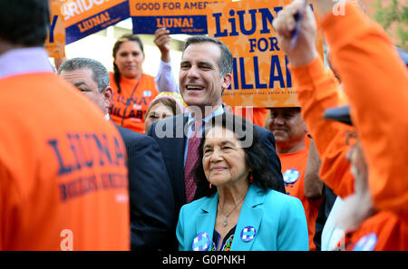 Los Angeles, California, USA. 3rd May, 2016. City of Los Angeles Mayor Eric Garcetti, left, along with American labor leader and civil rights activist, Dolores Huerta during the opening of Hillary Clinton's first Southern California campaign office a the Laborers' International Union of North America Local 300 on Tuesday, May 3, 2016 in Los Angeles. (Photo by Keith Birmingham/ Pasadena Star-News) Credit:  San Gabriel Valley Tribune/ZUMA Wire/Alamy Live News Stock Photo