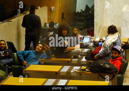 Sao Paulo, Brazil. 4th May, 2016. High school students remain within the plenary JK since yesterday (04) in the Legislative Assembly of S?o Paulo and only came out when signing the CPI lunch. © Fotoarena/Alamy Live News Stock Photo