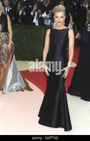 Megyn Kelly attending the 'Manus x Machina: Fashion In An Age Of Technology' Costume Institute Gala at Metropolitan Museum of Art on May 2, 2016 in New York City. | usage worldwide Stock Photo