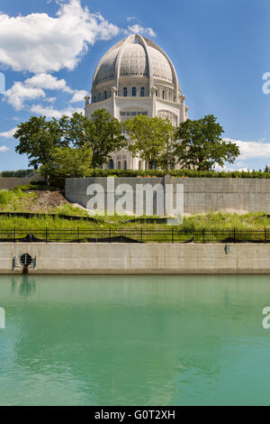 Bahai House of Worship and Wilmette Harbor in Wilmette, Illinois, USA. Stock Photo