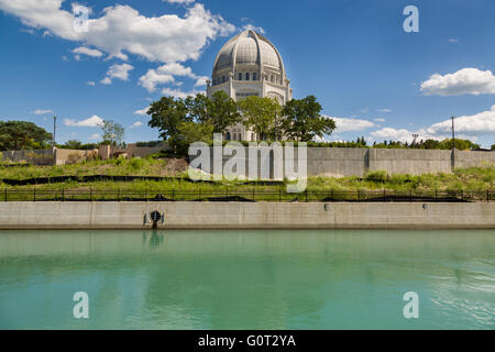 Bahai House of Worship and Wilmette Harbor in Wilmette, Illinois, USA. Stock Photo