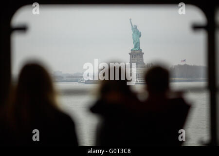 New york   The Staten Island Ferry is a passenger ferry service operated by the New York City Department of Transportation passe Stock Photo