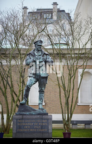 Statue of Filed Marshal the Earl Alexander of Tunes 1891 1969 at the Guards Chapel Guards Museum in Birdcage Walk binoculars rea Stock Photo