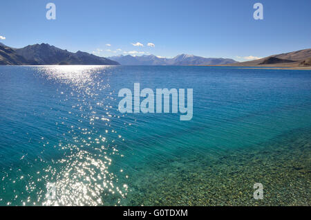 Pangong Tso, a high altitude lake at 14,270 feet, in Ladakh, Jammu and Kashmir, India Stock Photo