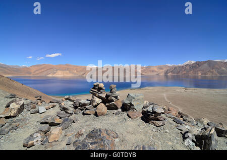 Pangong Tso, a high altitude lake at 14,270 feet, in Ladakh, Jammu and Kashmir, India Stock Photo