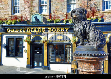 Statue of the loyal Skye Terrier dog Greyfriars Bobby and pub of the same name in Edinburgh, Scotland, United Kingdom Stock Photo