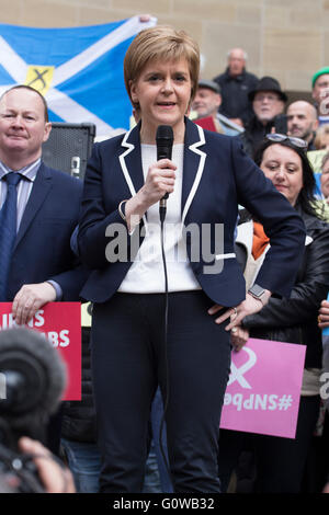 Glasgow, Scotland, UK. 04th May, 2016. Nicola Sturgeon, Scotland's First Minister, delivers speech to SNP supporters at rally in Glasgow. 4th May 2016 Credit:  Chrisselle Mowatt/Alamy Live News Stock Photo
