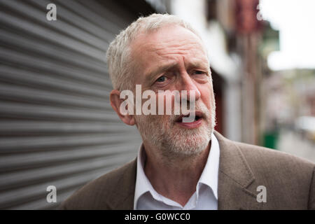 Maesteg, Wales, UK. 4th May 2016. On the eve of the Welsh Assembly election, Labour leader Jeremy Corbyn visits Maesteg, which will also hold a Westminster by-election for the Ogmore constituency tomorrow. Credit:  Polly Thomas/Alamy Live News Stock Photo