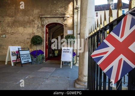 Windsor, UK. 5th May, 2016. A polling station at Windsor Guildhall opens for voting for the election of a Police and Crime Commissioner for the Thames Valley Police area on a day dubbed 'Super Thursday' because of simultaneous elections in all nations and regions of the UK. Credit:  Mark Kerrison/Alamy Live News Stock Photo