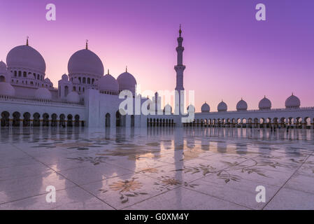 Sheikh Zayed Grand Mosque in Abu Dhabi, capital city of the United Arab Emirates at sundown Stock Photo