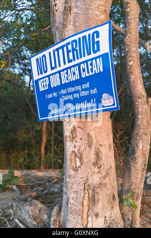 dh Bequia island ST VINCENT CARIBBEAN no littering sign keep our beach clean litter signage signpost Stock Photo