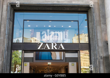 Zara building in Passeig de Gracia, Barcelona, Catalonia, Spain Stock ...