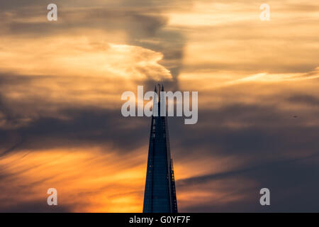 London, UK. 5th May, 2016. UK Weather: Evening sunset over The Shard building in central London Credit:  Guy Corbishley/Alamy Live News Stock Photo