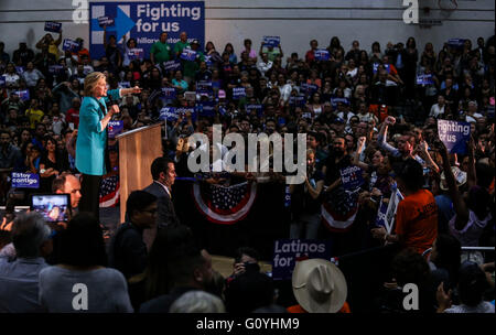 Los Angeles, USA. 5th May, 2016. Democratic presidential candidate Hillary Clinton speaks to supporters as she campaigns at East Los Angeles College in Los Angeles, the United States, May 5, 2016. Credit:  Zhao Hanrong/Xinhua/Alamy Live News
