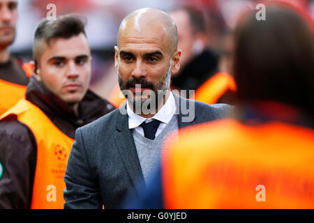 Madrid, Spain. © D. 27th Apr, 2016. Josep Guardiola (Bayern) Football/Soccer : UEFA Champions League Semi-finals, 1st leg match between Atletico de Madrid 1-0 FC Bayern Munchen at the Vicente Calderon stadium in Madrid, Spain. © D .Nakashima/AFLO/Alamy Live News Stock Photo