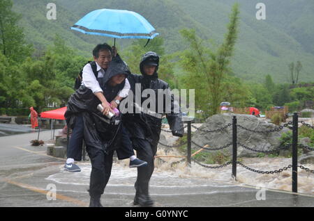 Staff Workers Evacuate Tourists At The Mingyueshan Scenic Spot In.