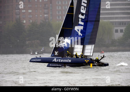 New York, New York, USA. 06th May, 2016. The Artemis Racing team boat maneuvers alongside the Oracle Team USA boat during practice for the Louis Vuitton America's Cup event in New York Harbor this weekend. Credit:  Adam Stoltman/Alamy Live News Stock Photo